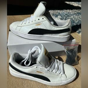 Selling the BTS Puma basket patent WB edition.